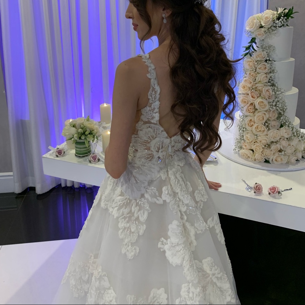 A gorgeous wedding dress for sale